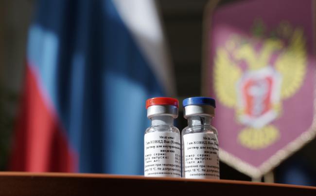 Нет уверенности в эффективности. В Украине настороженно отнеслись к российской вакцине от COVID-19