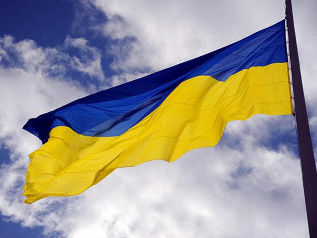 Порошенко обратился к украинцам: наш сине-желтый флаг - символ силы и непобедимости