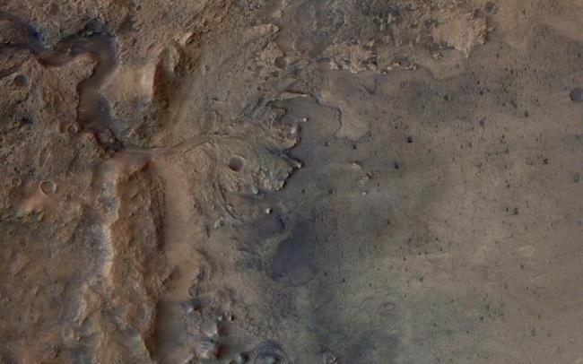На Марсе нашли систему озер с жидкой водой