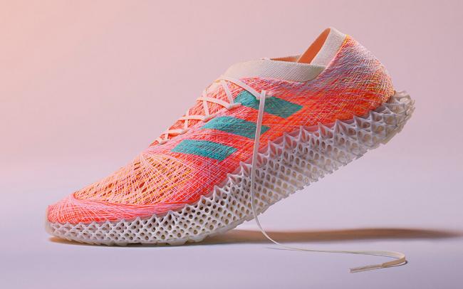 Компания Adidas создала робота, который будет ткать беговые кроссовки