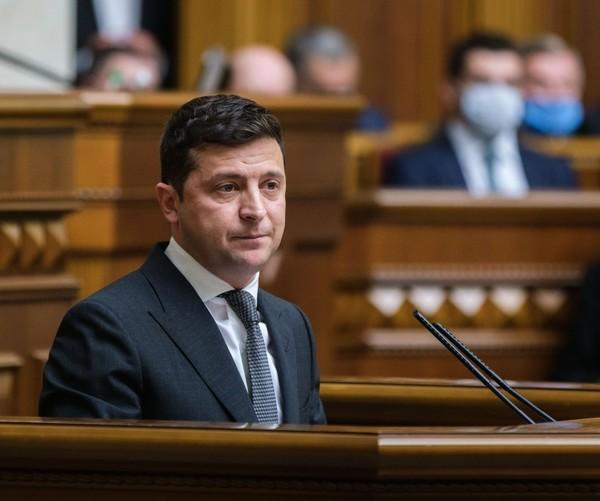Окружной суд Киева просят запретить Зеленскому проводить опрос 25 октября