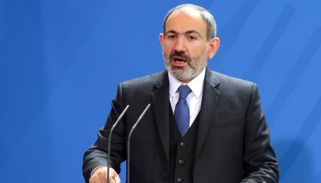 Пашинян говорит, что подписал соглашение по Карабаху под давлением армии