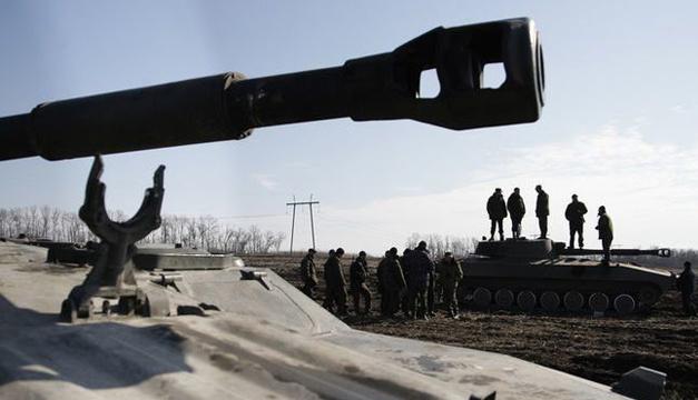 Боевики на Донбассе стягивают к передовой артиллерию и танки – украинская разведка