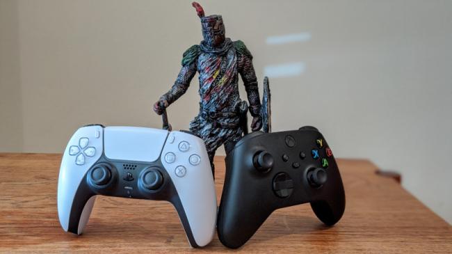 Microsoft спрашивает обладателей новых Xbox про геймпад PS5