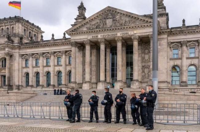 Германия усилила охрану Бундестага после штурма Капитолия